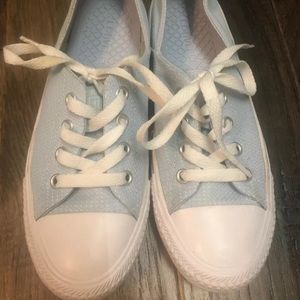 Light Blue Converse Size 6